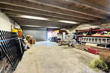 160M² ON STODDARD ROAD
