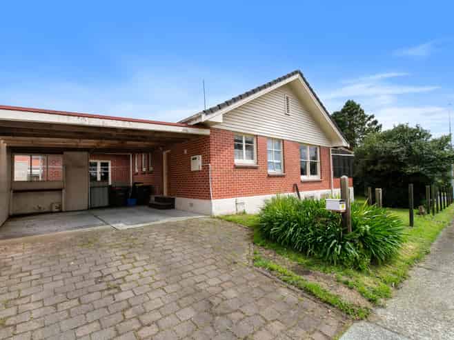 11 Kowhai Street , Glenholme