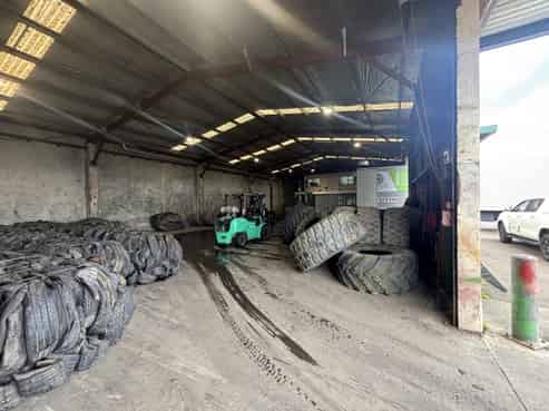 Rear tenancy warehouse for lease!