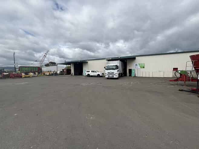 Rear tenancy warehouse for lease!