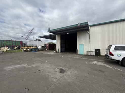 Rear tenancy warehouse for lease!
