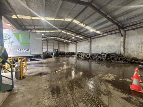 Rear tenancy warehouse for lease!