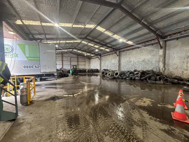 Rear tenancy warehouse for lease!