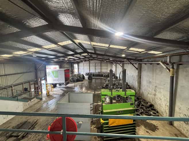 Rear tenancy warehouse for lease!