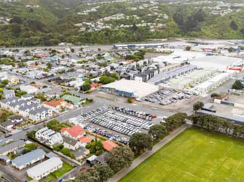 Secure high profile Petone yard