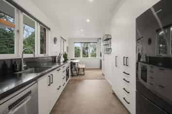 15 Landview Road, Parkvale