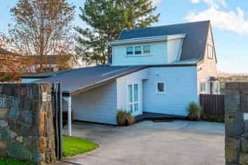 61 College Road, Saint Johns