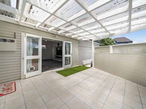 22 St Ronans Avenue, Waterloo