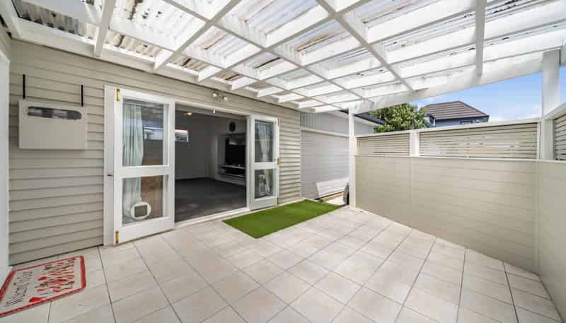 22 St Ronans Avenue, Waterloo