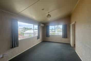 12A Paritutu Road, Spotswood