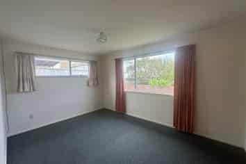 12A Paritutu Road, Spotswood