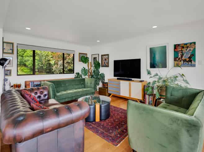 80 South Road, Blagdon