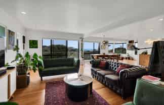 80 South Road, Blagdon