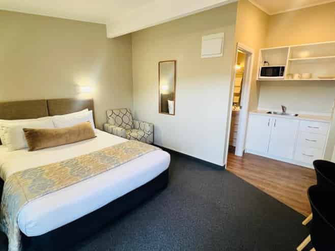 Amazing Opportunity - Deadline Sale 4pm 4 Dec 2025