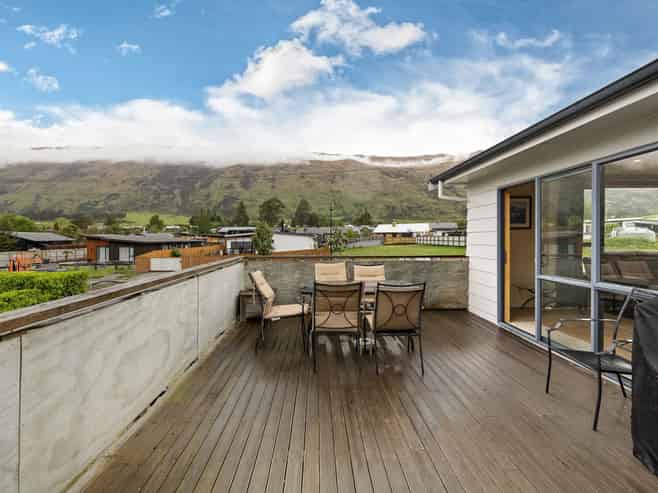 27 Oxford Street, Kingston