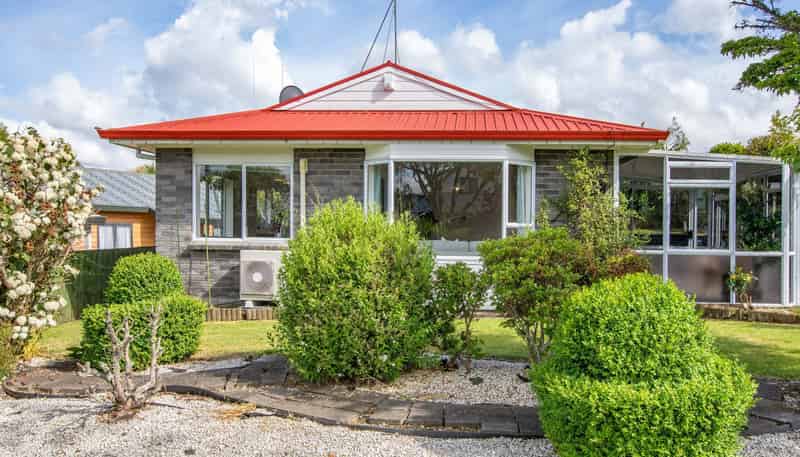 54 Lansdowne Crescent, Glenview