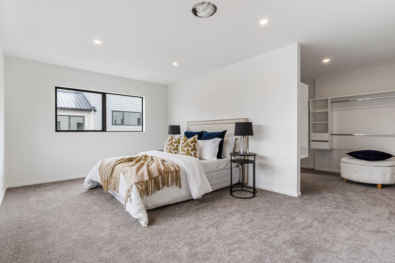 Brand-New. Big on Space. Brilliantly Located - Vista 5