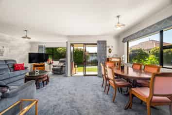 10 Robertson Street, Glenholme