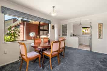 10 Robertson Street, Glenholme