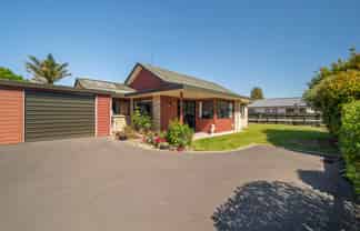 10 Robertson Street, Glenholme