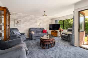 10 Robertson Street, Glenholme