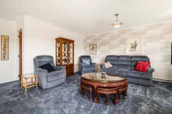 10 Robertson Street, Glenholme