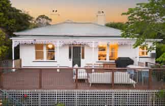 14 Bangor Terrace, Kew