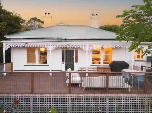 14 Bangor Terrace, Kew