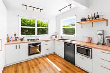 14 Bangor Terrace, Kew