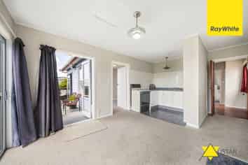 25 Surf Road, Stanmore Bay