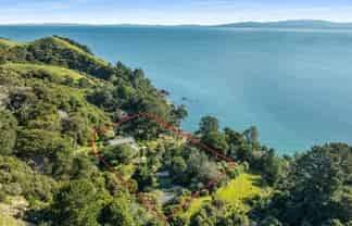 1082 Thames Coast Road, Kereta