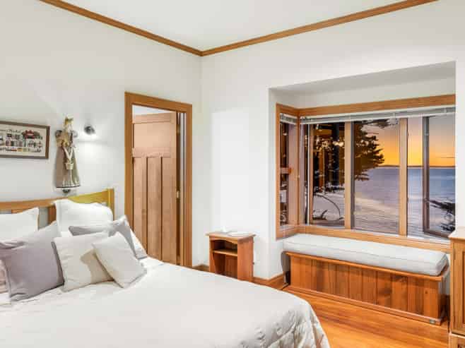 1082 Thames Coast Road, Kereta