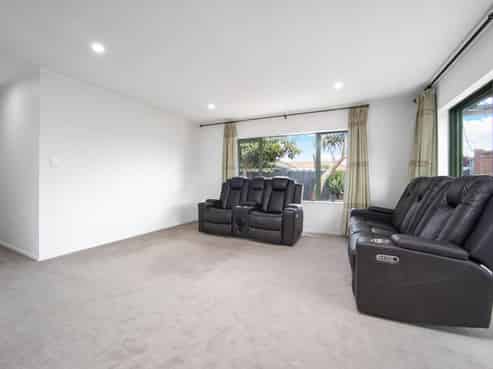 12 Broadhurst Road, Flat Bush