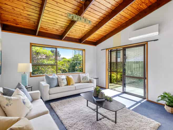 2/73 Centreway Road, Orewa