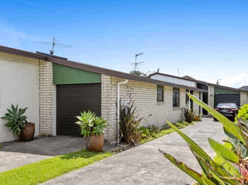 2/73 Centreway Road, Orewa