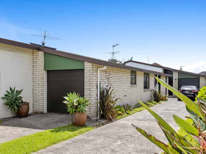 2/73 Centreway Road, Orewa