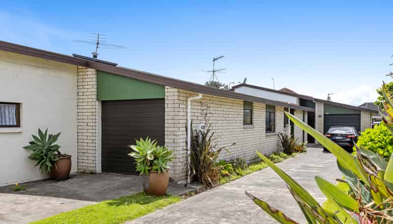 2/73 Centreway Road, Orewa