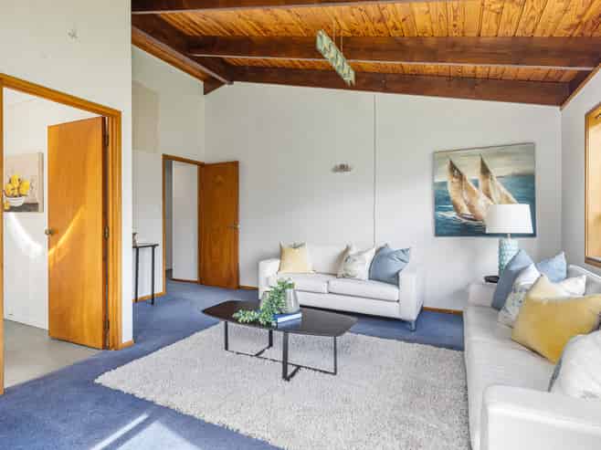 2/73 Centreway Road, Orewa