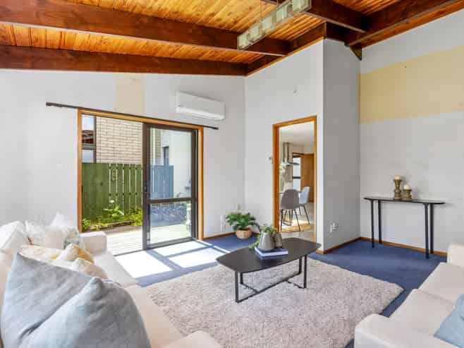 2/73 Centreway Road, Orewa