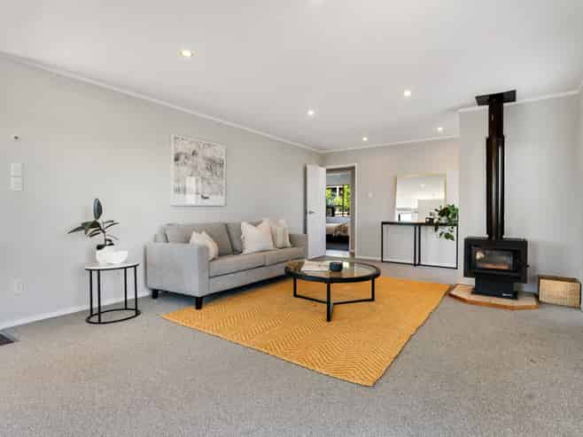 2/12 Petrel Place, Massey