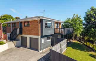 2/12 Petrel Place, Massey