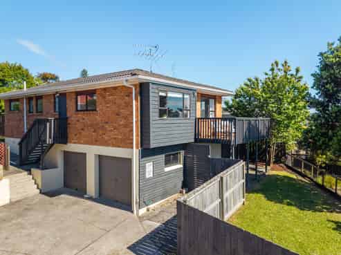 2/12 Petrel Place, Massey