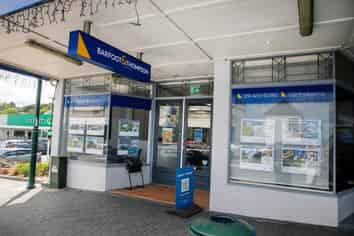 PROMINENT CORNER SITE IN HELENSVILLE
