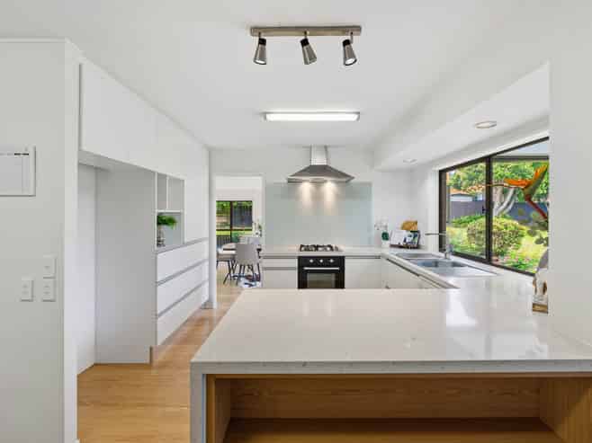 33 Voltaire Court, Botany Downs