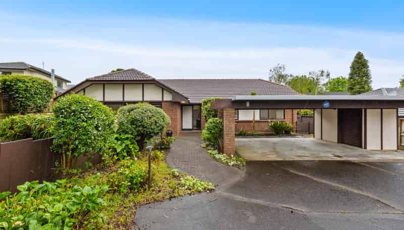 33 Voltaire Court, Botany Downs