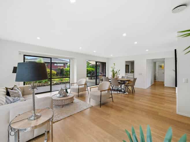 33 Voltaire Court, Botany Downs