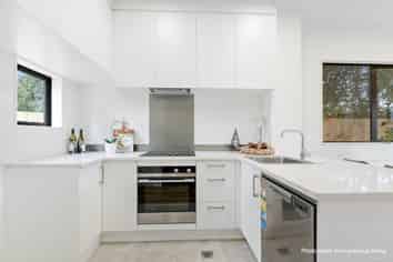 11/54 Swanson Road, Henderson