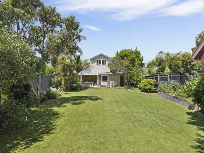 142 Queen Street, Northcote Point