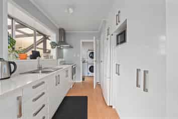 43 Edmund Road, Mangakakahi