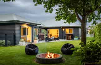 4 Donald Place, Frimley